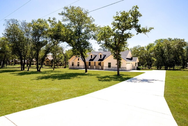 Foto del edificio - Where Southern Charm Meets Everyday Comfort
