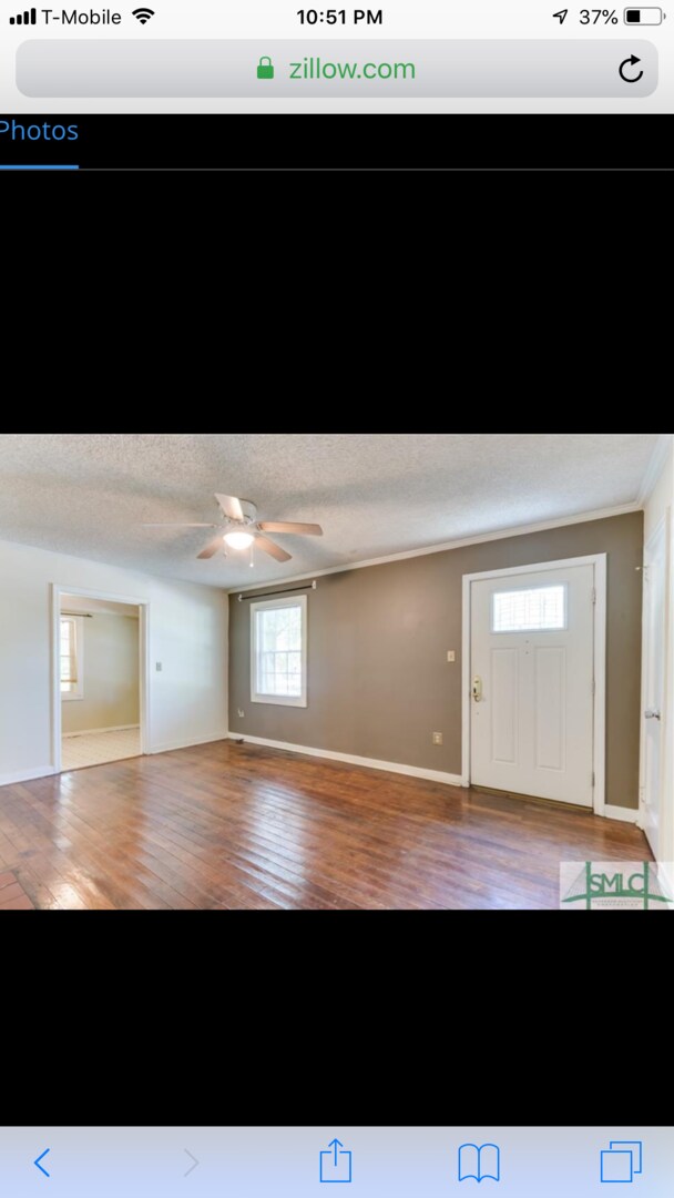 Foto del edificio - Single Family with yard and off street par...