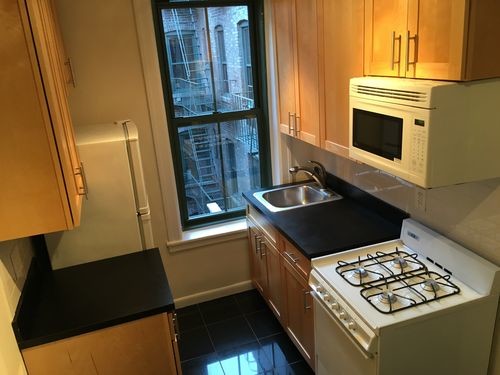 Building Photo - 431 E 78th St