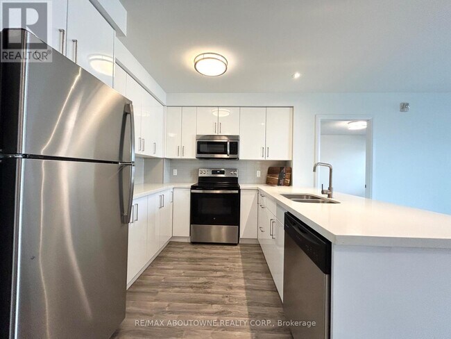 Building Photo - 508 - 460B BELMONT AVENUE W