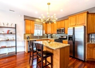 Kitchen - 2853 N Pulaski Rd
