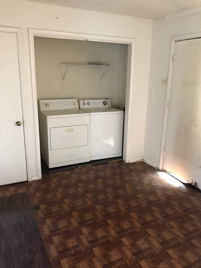 Foto del edificio - 3167 N Lansing Pl