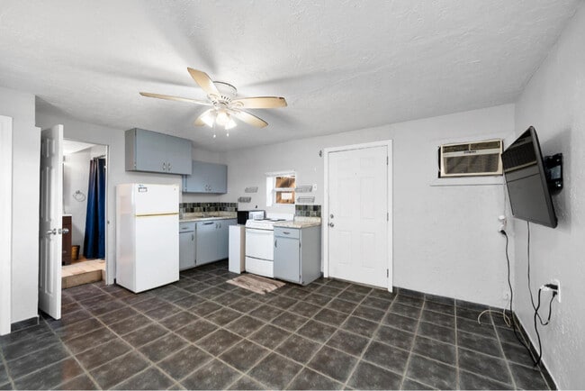 Photo - 3320 6th Ave N (Saint Petersburg, FL) Apartment