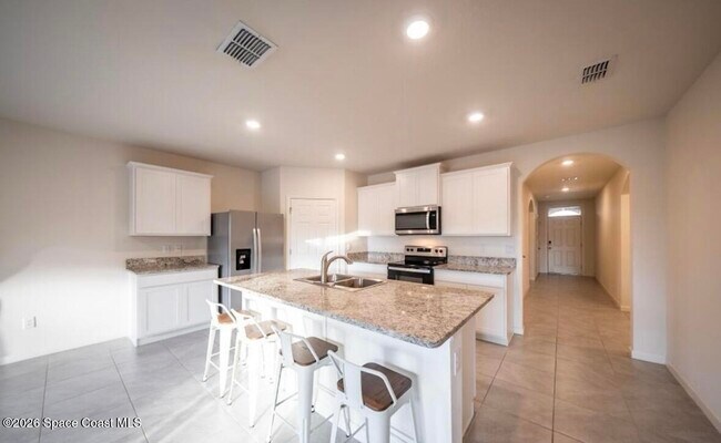 Building Photo - 487 Old Country