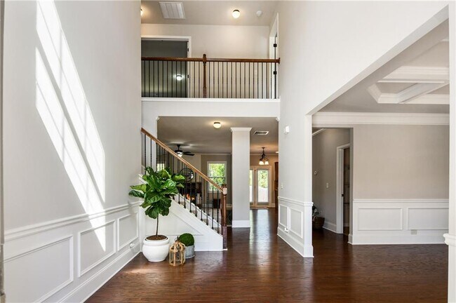 Building Photo - 6135 Formosa Ln