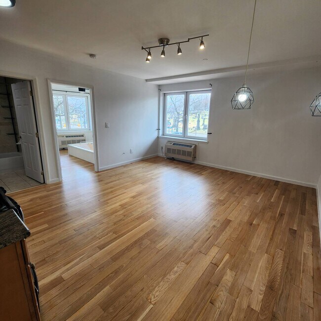 Foto del edificio - 66-83-83 70th St