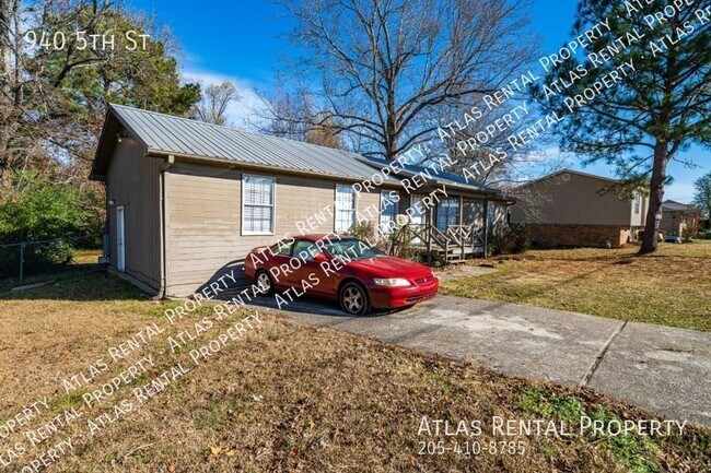 Building Photo - 940 5th St