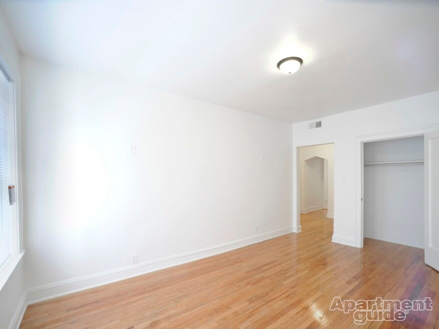 Primary Photo - 1108 E 82nd St