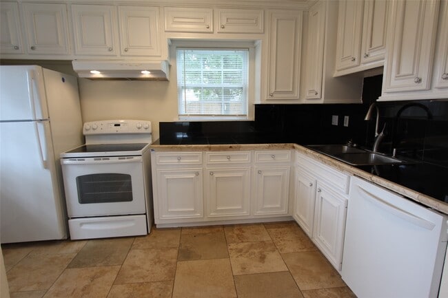 Building Photo - 6630 Corbin St