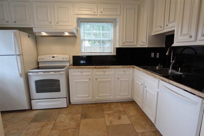 Foto del edificio - 6630 Corbin St