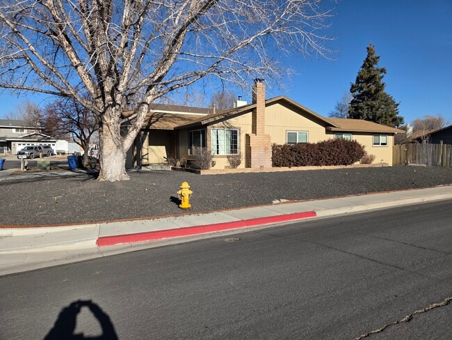 Building Photo - Meadow Court