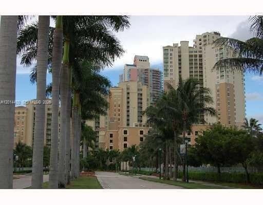 Foto del edificio - 3300 NE 190th St