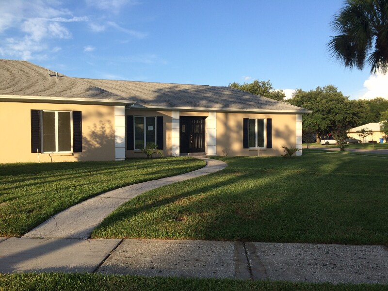 Foto principal - 9202 Regents Park Dr