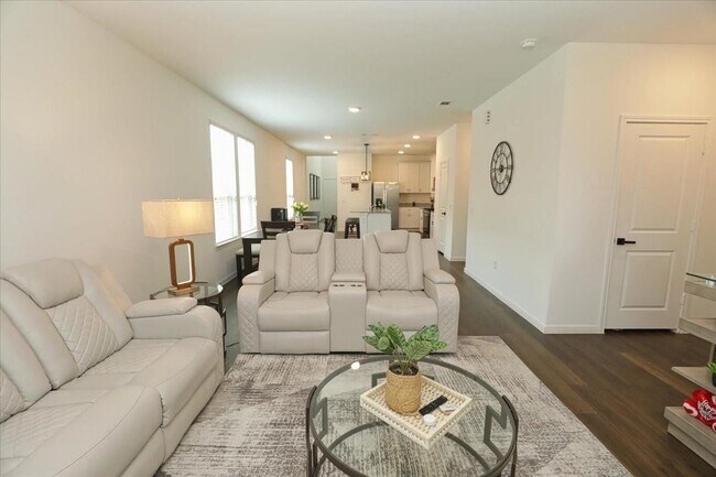 Foto del edificio - 14463 Cedar Ledge Ln