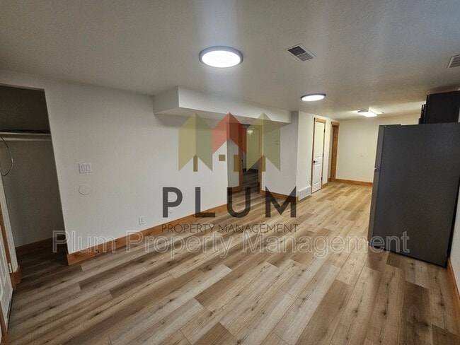 Building Photo - 1909 S 14th St W