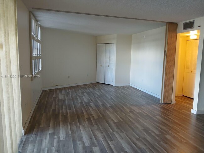 Building Photo - 1300 St Charles Pl