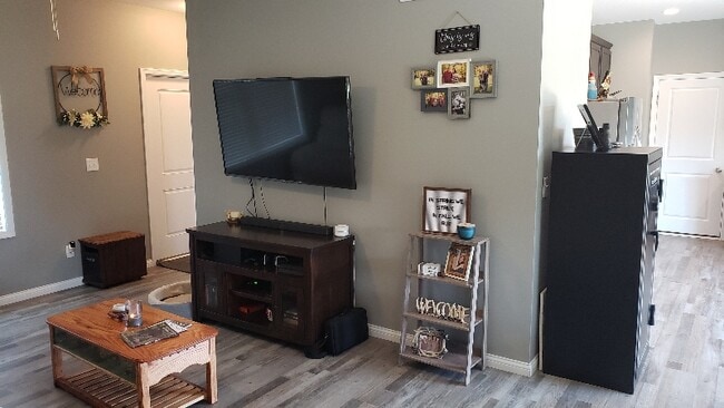 Building Photo - 1208 Gemstone Pointe Dr