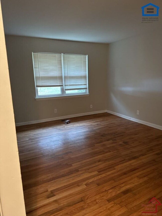 Building Photo - 1231 Helena Dr