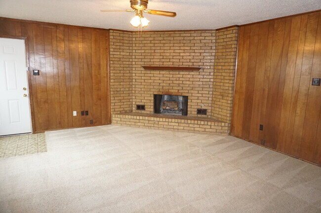Foto del edificio - Duplex Located Just Off S. Loop Conveniently Located Near Many Restaurants, Shopping Mall / Outle...