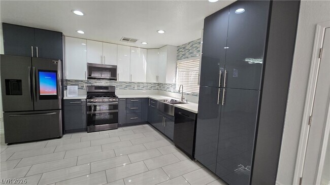 Foto del edificio - 5256 Paradise Valley Ave