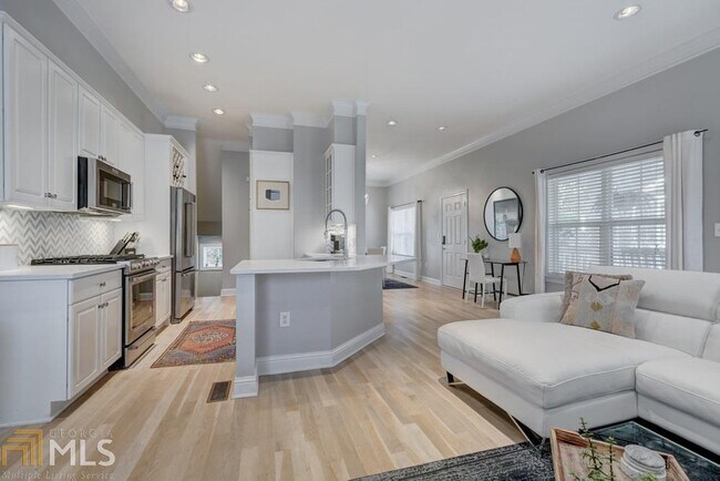 Building Photo - 283 Carlyle Park Dr