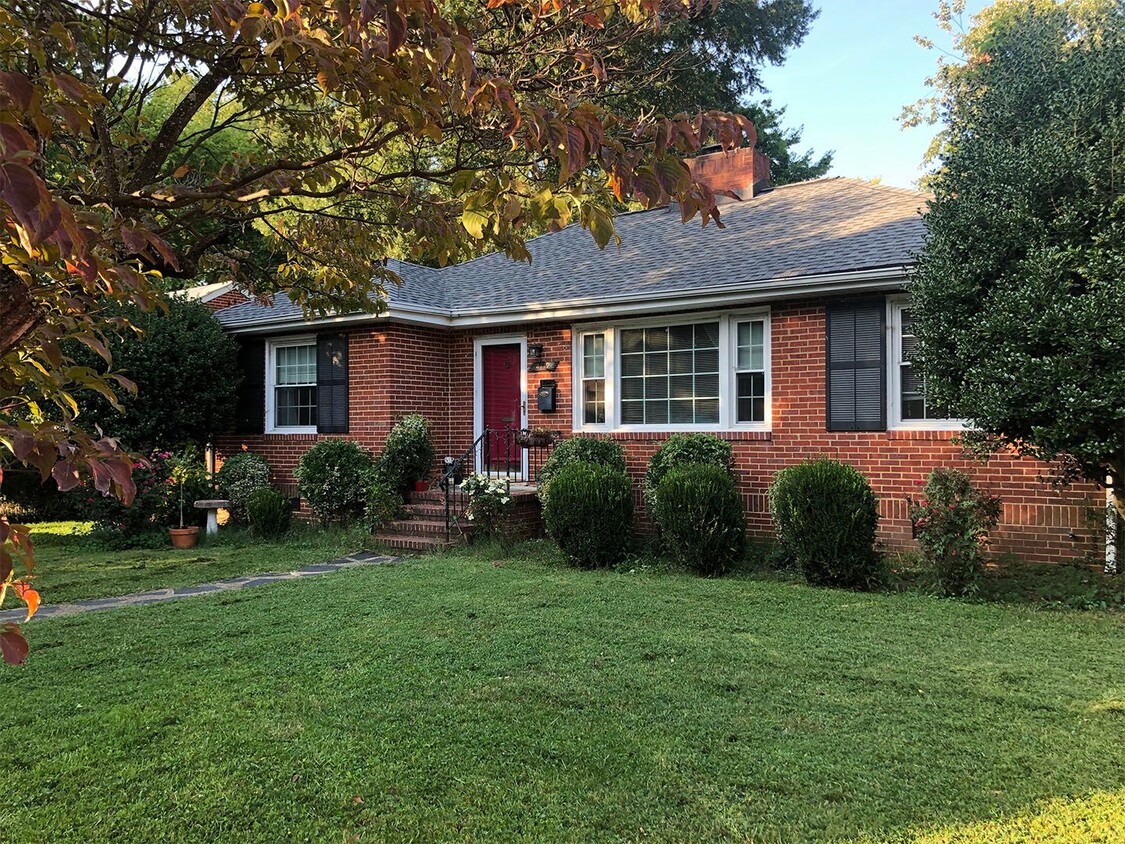 Primary Photo - Willow Lawn Area, 2 bedroom house 2 bath b...