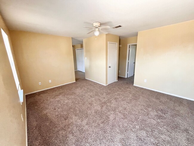 Foto del edificio - NEW IN MANAGEMENT - AVAILABLE NOW