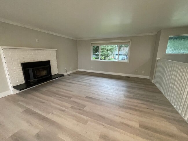 Building Photo - ***PENDING APPLICATION***Gorgeous 4 Bedroom Home In Desirable West Beach Area!