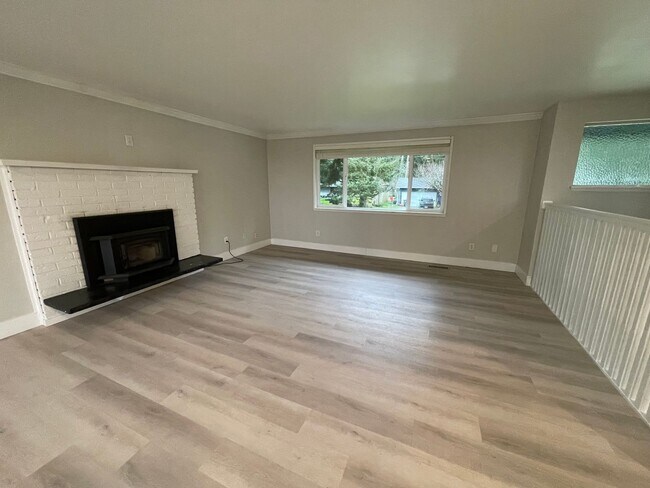 Foto del edificio - ***PENDING APPLICATION***Gorgeous 4 Bedroom Home In Desirable West Beach Area!