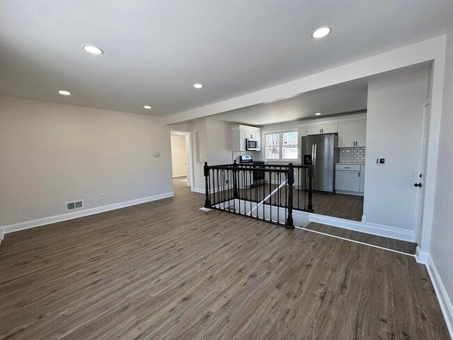 Building Photo - 606 Taney St