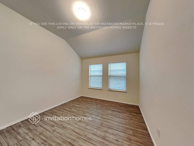 Foto del edificio - 1800 Alamandine Ave