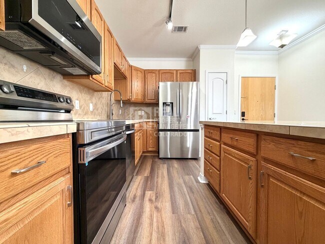 Building Photo - 10184 Park Meadows Dr