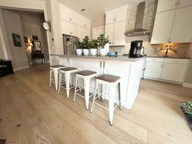 Foto del edificio - Luxury 55+ Executive Home- Fully Furnished