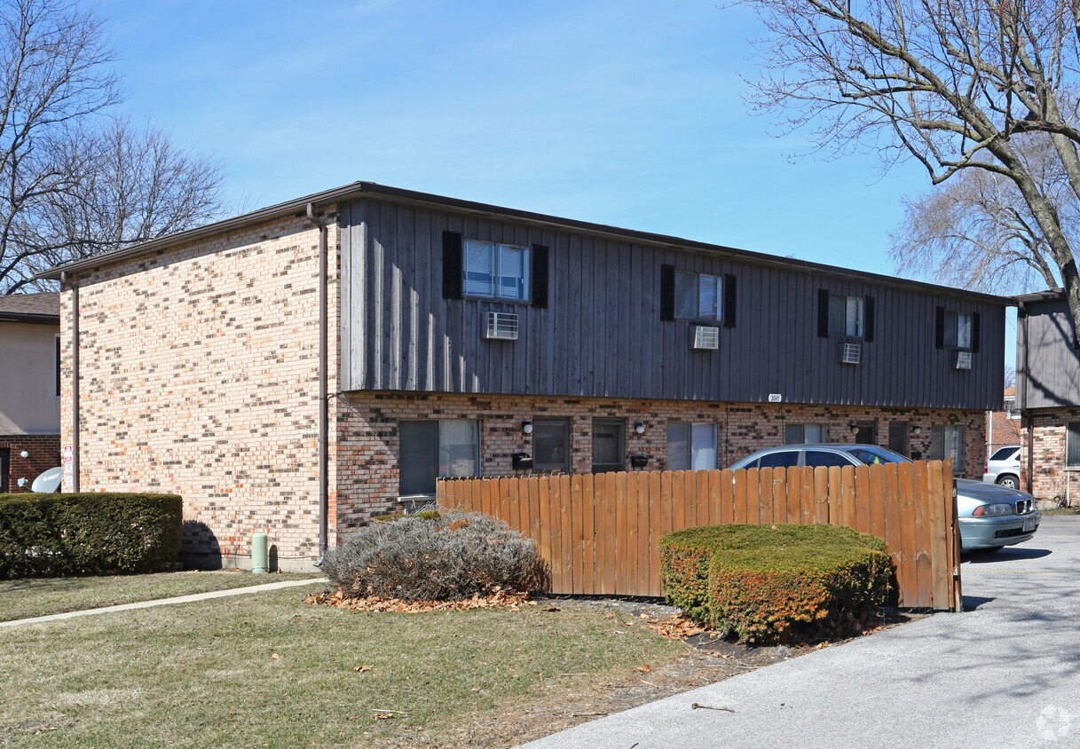 Building Photo - 2035 Best Pl