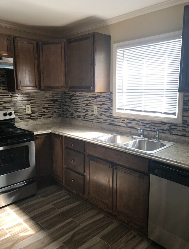 Foto del edificio - 8547 Westchester Dr