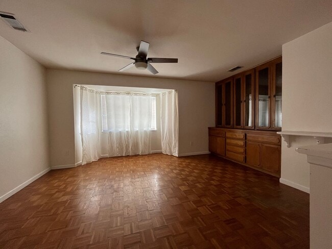 Foto del edificio - 3 bedroom 2.5 bath Home with a Bonus Room ...