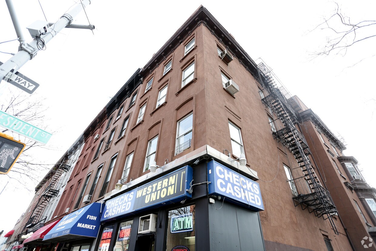 Foto principal - 361 Court St