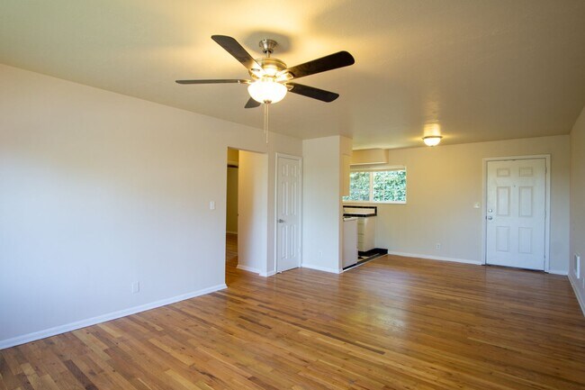 Building Photo - John's Landing 2Bdr in Garden Setting W Garage Ready Early September!