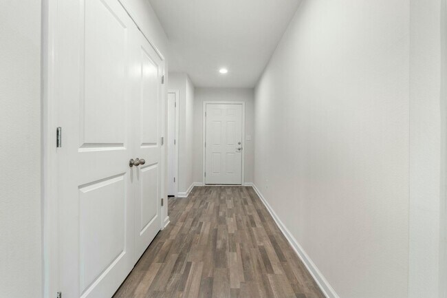Building Photo - 610 Riverwalk Cir