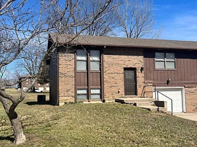 Foto del edificio - 431-431 Maple Grove Way