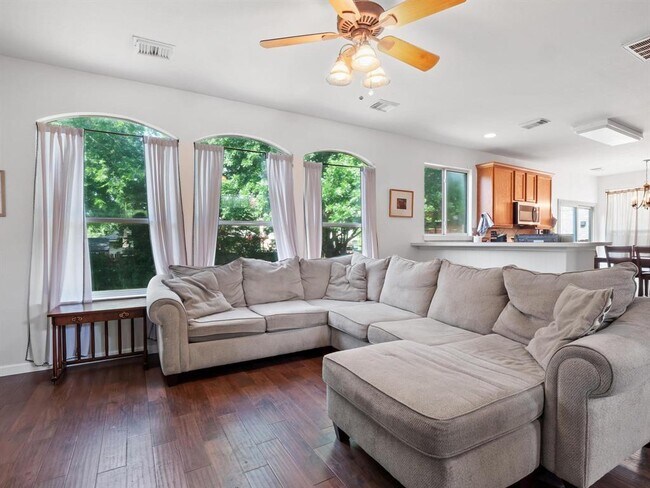 Foto del edificio - 15016 Jacks Pond Rd