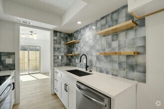Building Photo - 1206 Hollow Creek Dr