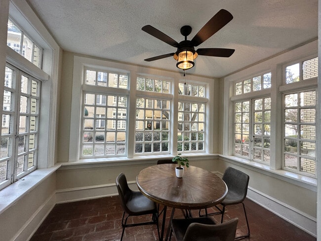 Building Photo - The Ivanhoe