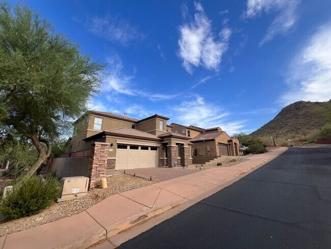 Foto del edificio - 5 Bedroom Single Family Home in Phoenix