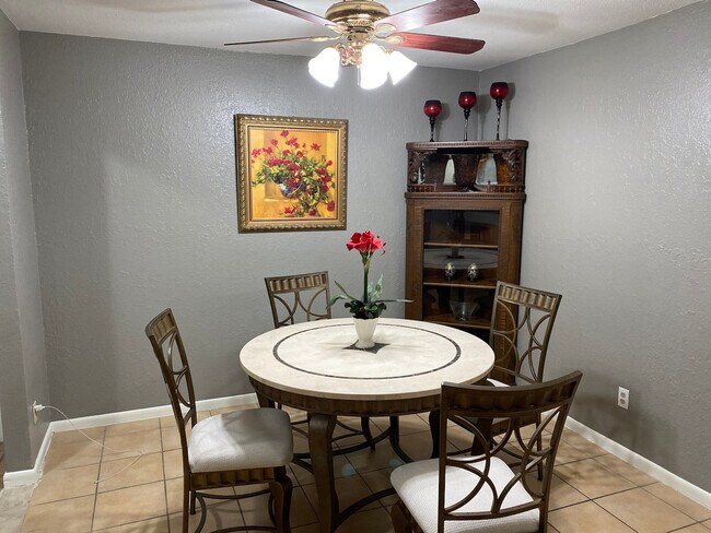 Foto del edificio - 6614 Long Meadow Dr
