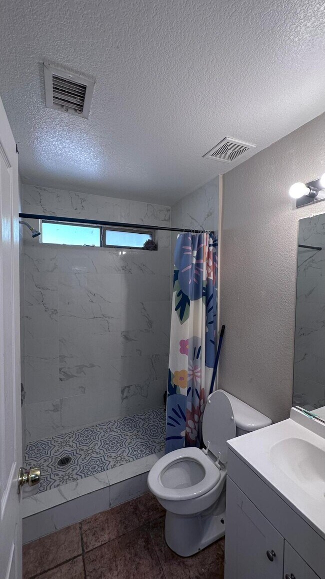 Foto del edificio - 13145 W Desert Ln