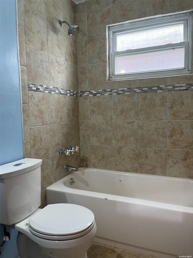 Building Photo - 730 Warwick St