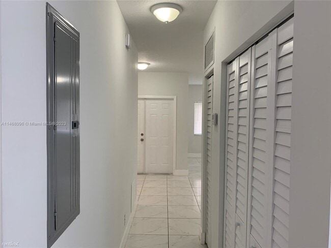 Building Photo - 3 br, 2 bath House - 249 NW 8th Ave