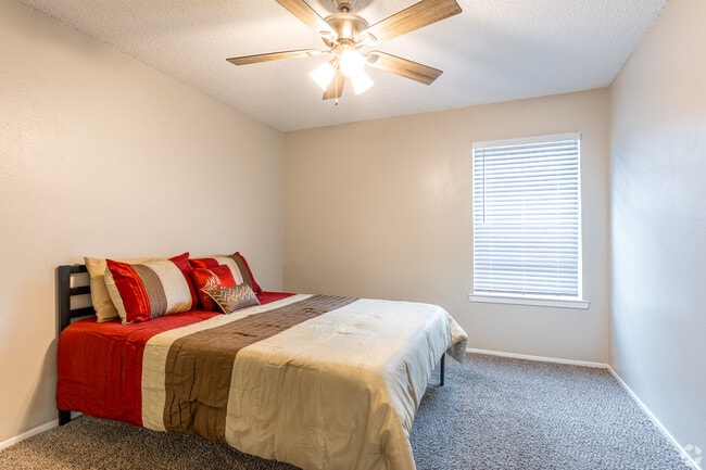 Foto del edificio - The Fairways Apartments