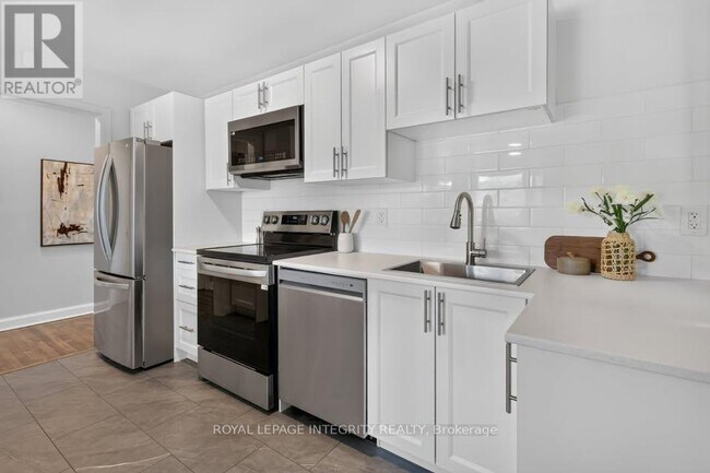 Building Photo - 228 Woodroffe Ave